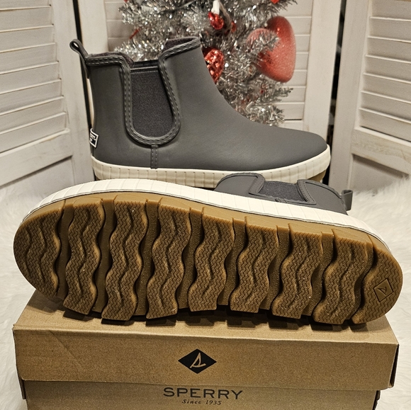 πSOLDπSperry Torrent Chelsea Grey Boot NIB - Picture 3 of 9